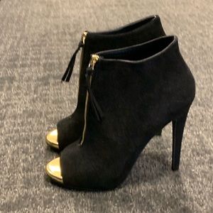 Like New Gorgeous Heel Black Peep Toe Zipper Boot… - image 1